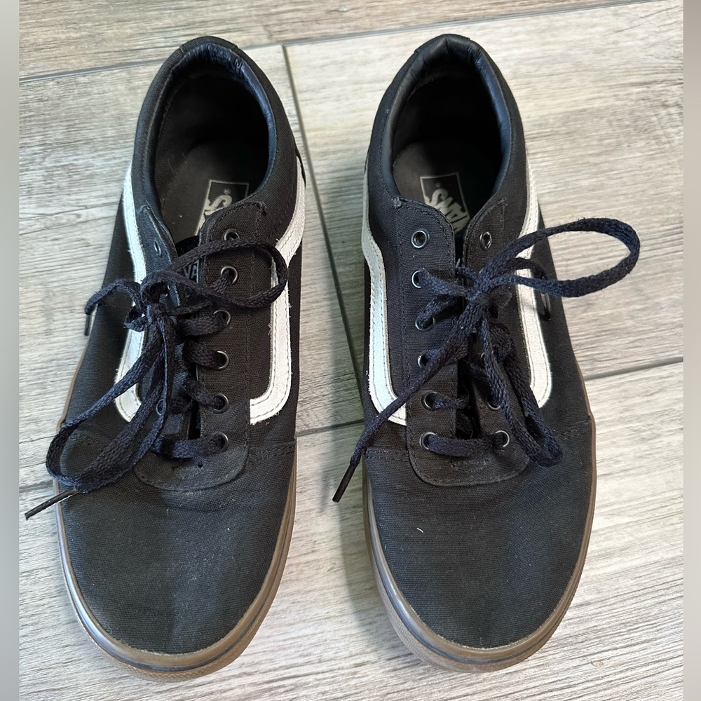 Vans Old Skool shoes black and white with gum sole